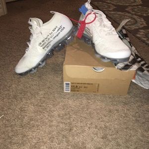 Off white nike vapormaxes size 11 1/2